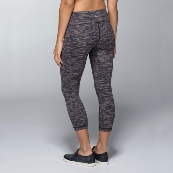 Lululemon‎ Wunder Under Crop - Picture 2 of 10